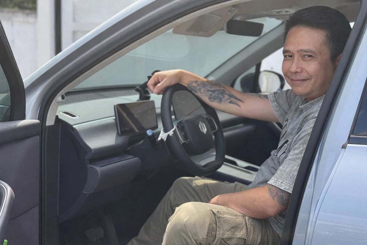 Lang Phongsavanh at the wheel of the Leapmotor C16